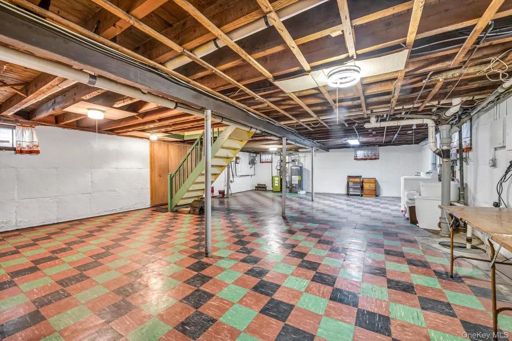 60 Aberdeen Road New Hyde Park NY 11040
