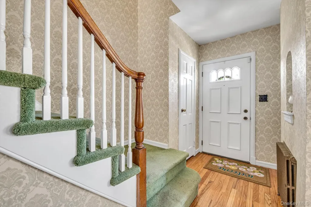60 Aberdeen Road New Hyde Park NY 11040