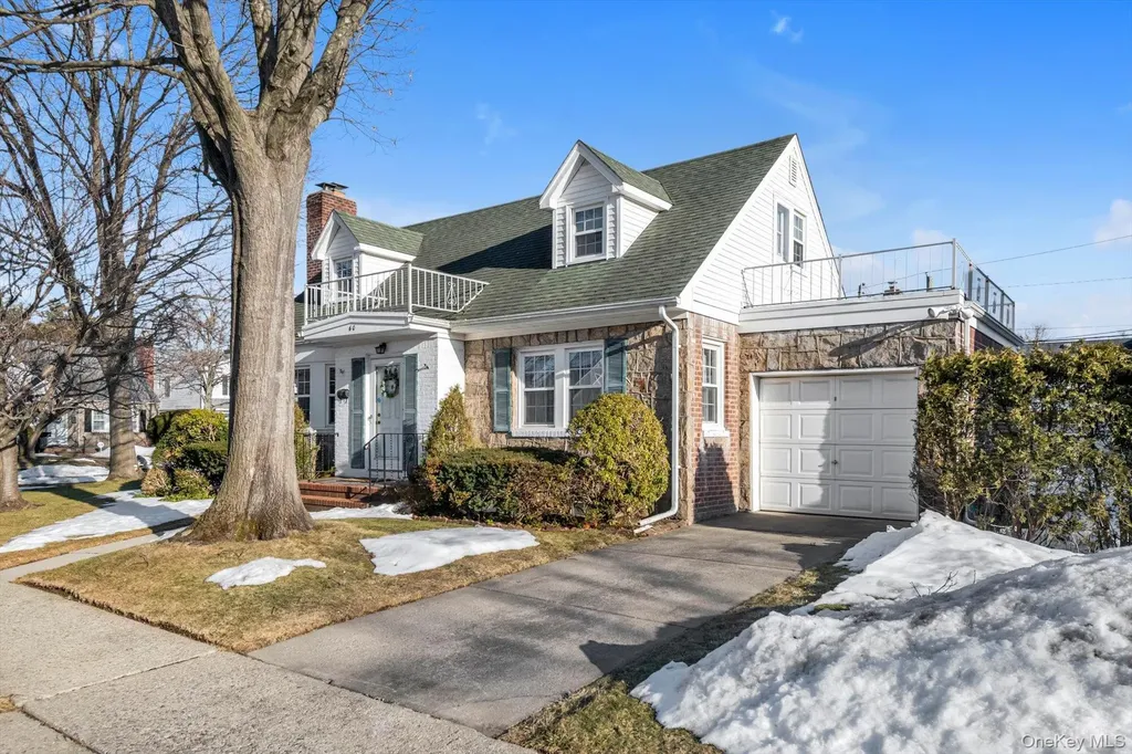 60 Aberdeen Road New Hyde Park NY 11040