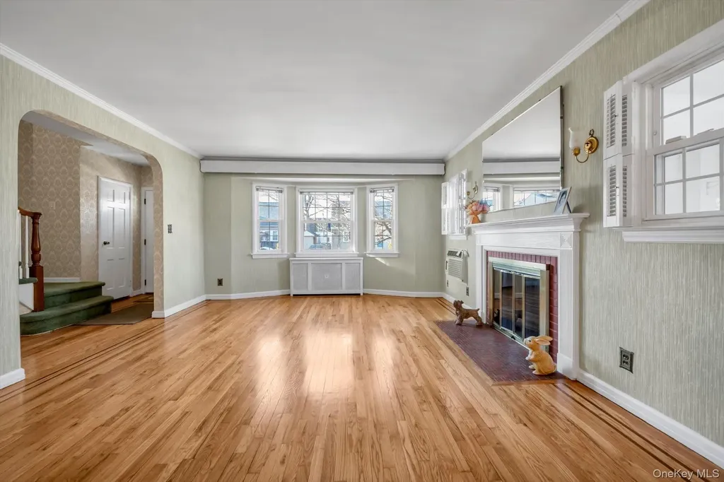 60 Aberdeen Road New Hyde Park NY 11040