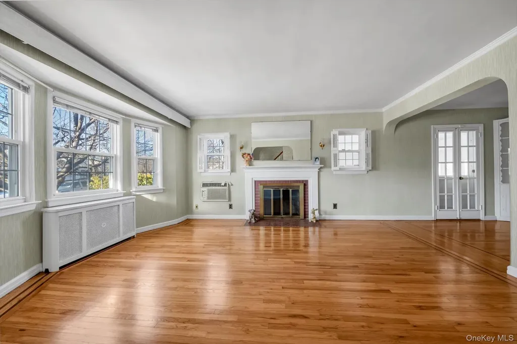 60 Aberdeen Road New Hyde Park NY 11040