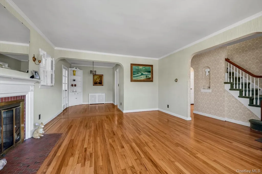 60 Aberdeen Road New Hyde Park NY 11040