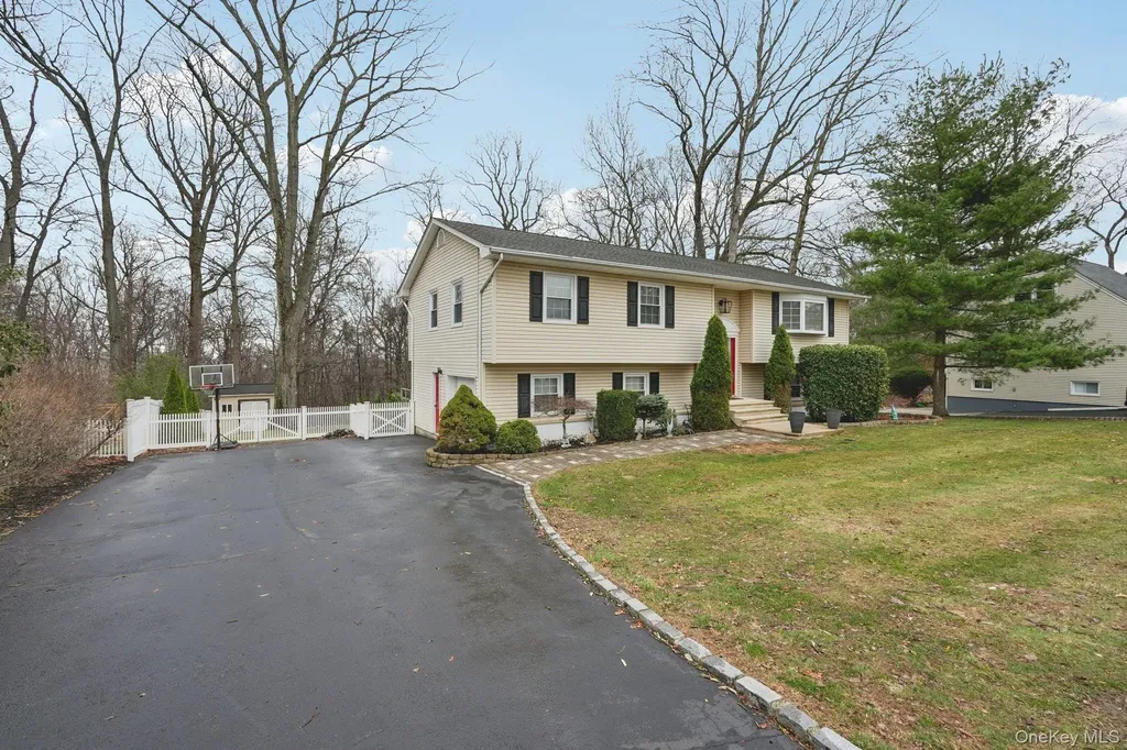 123 Gatto Lane Pearl River NY 10965