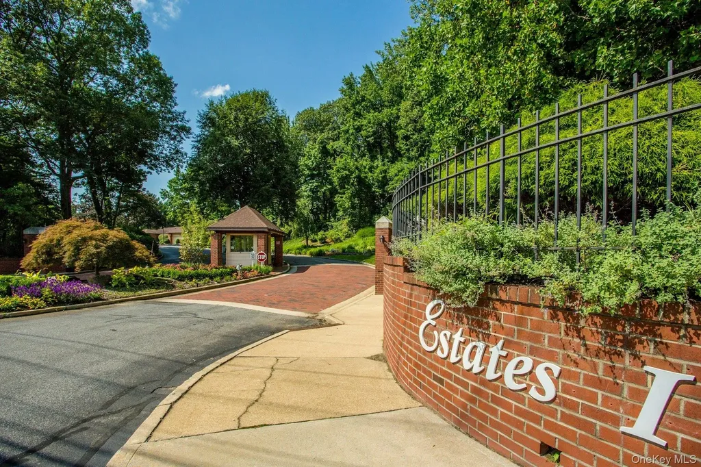 232 Linnet Court Manhasset NY 11030