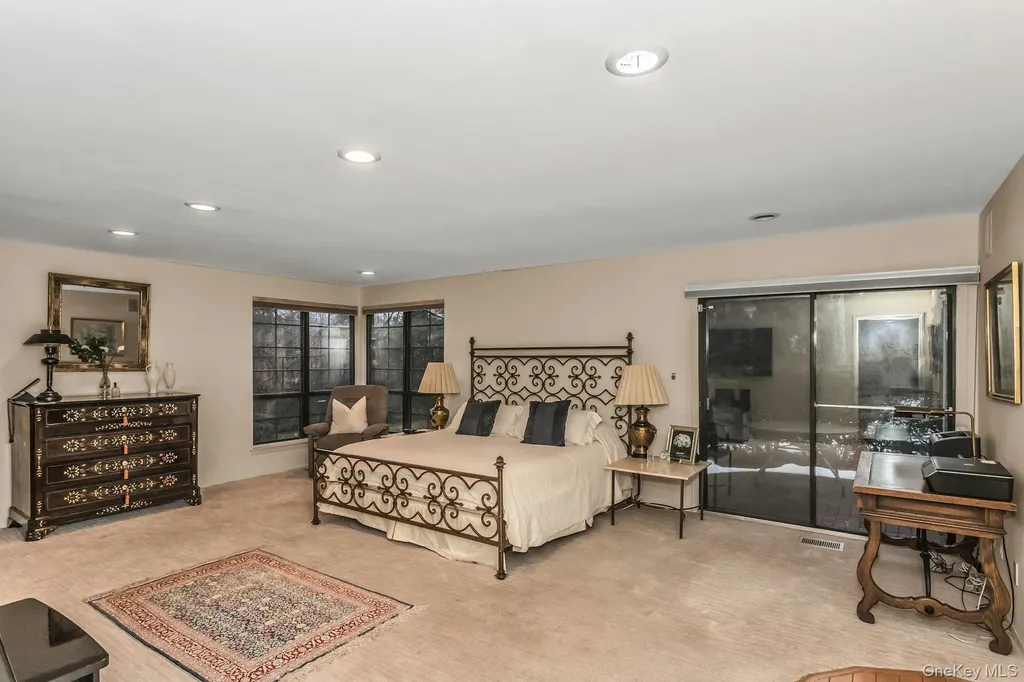 232 Linnet Court Manhasset NY 11030