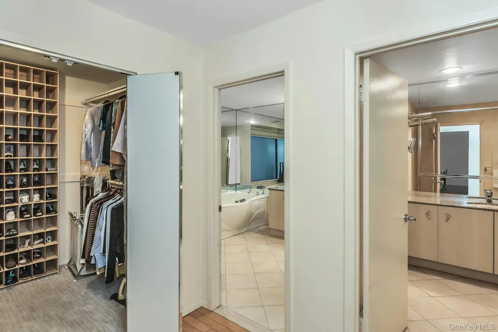 232 Linnet Court Manhasset NY 11030