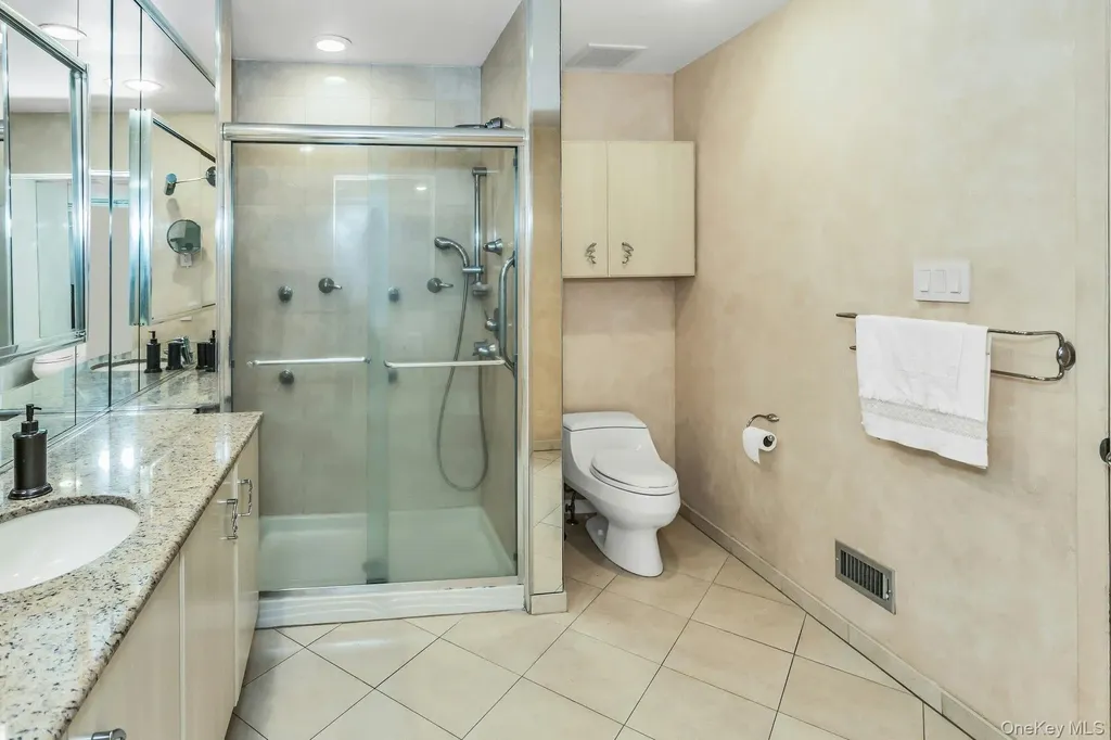 232 Linnet Court Manhasset NY 11030