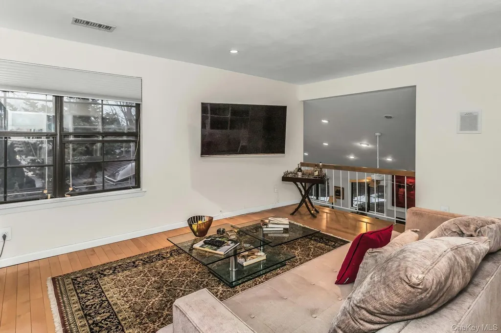 232 Linnet Court Manhasset NY 11030