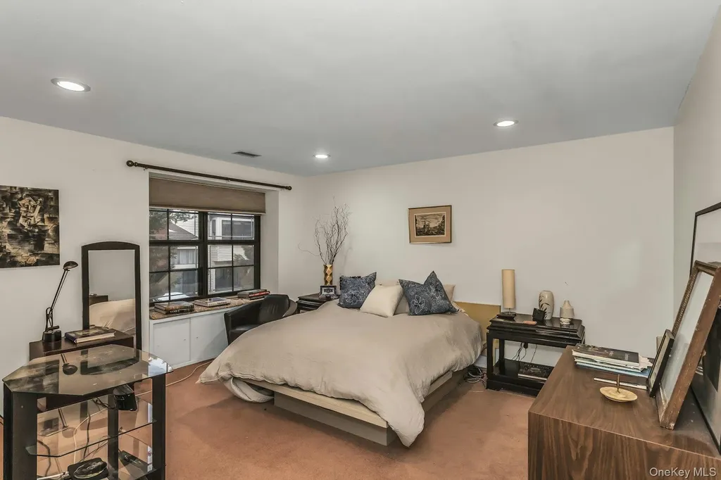 232 Linnet Court Manhasset NY 11030