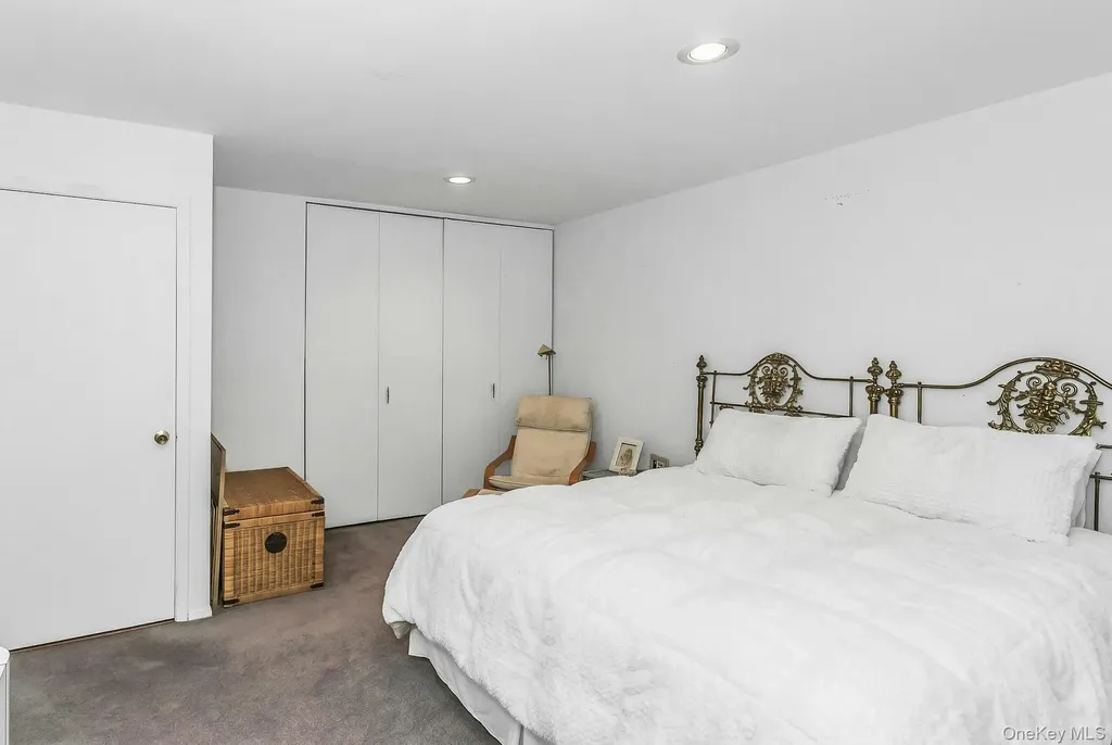 232 Linnet Court Manhasset NY 11030
