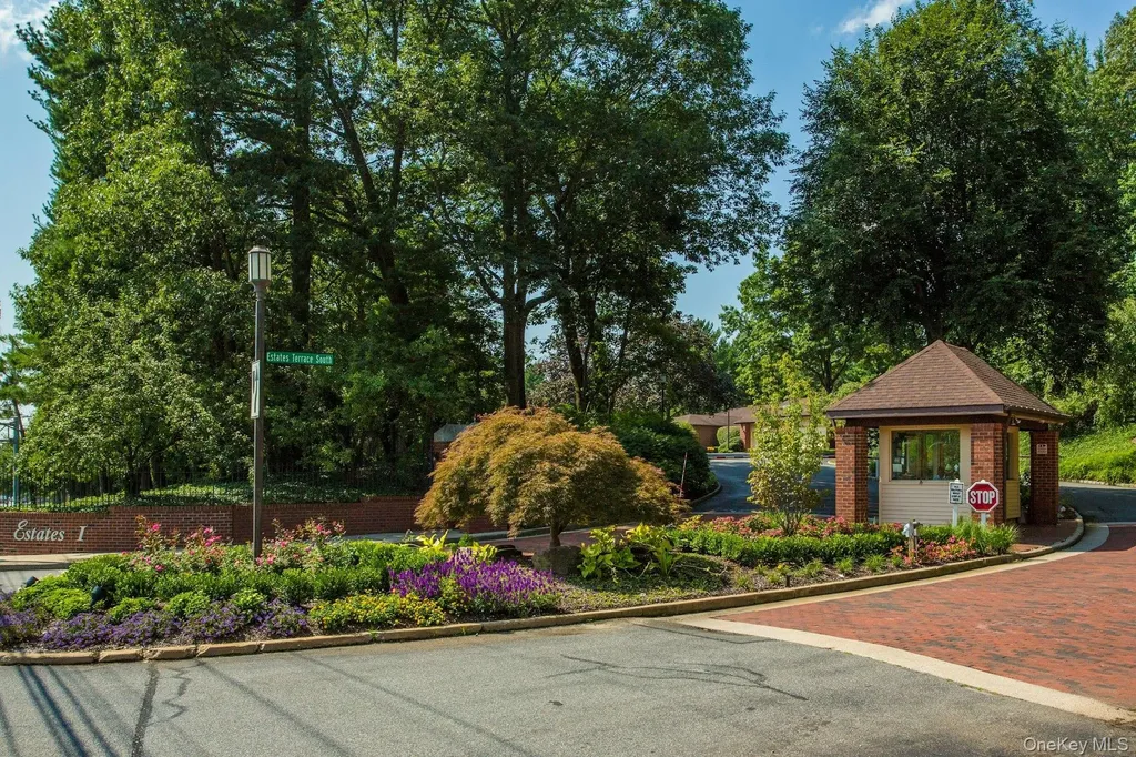 232 Linnet Court Manhasset NY 11030