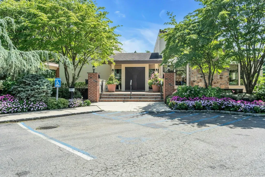 232 Linnet Court Manhasset NY 11030