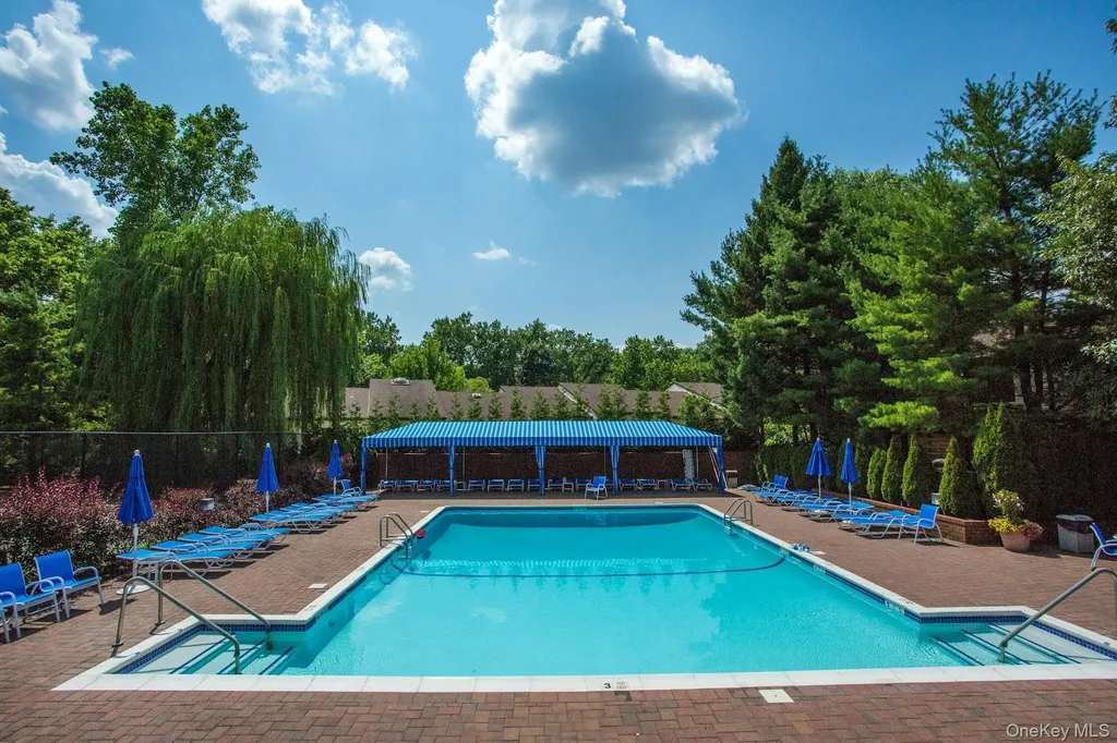 232 Linnet Court Manhasset NY 11030