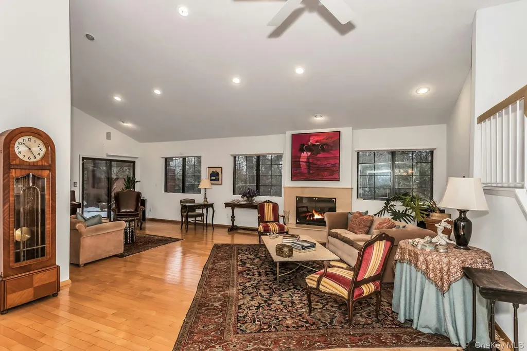 232 Linnet Court Manhasset NY 11030