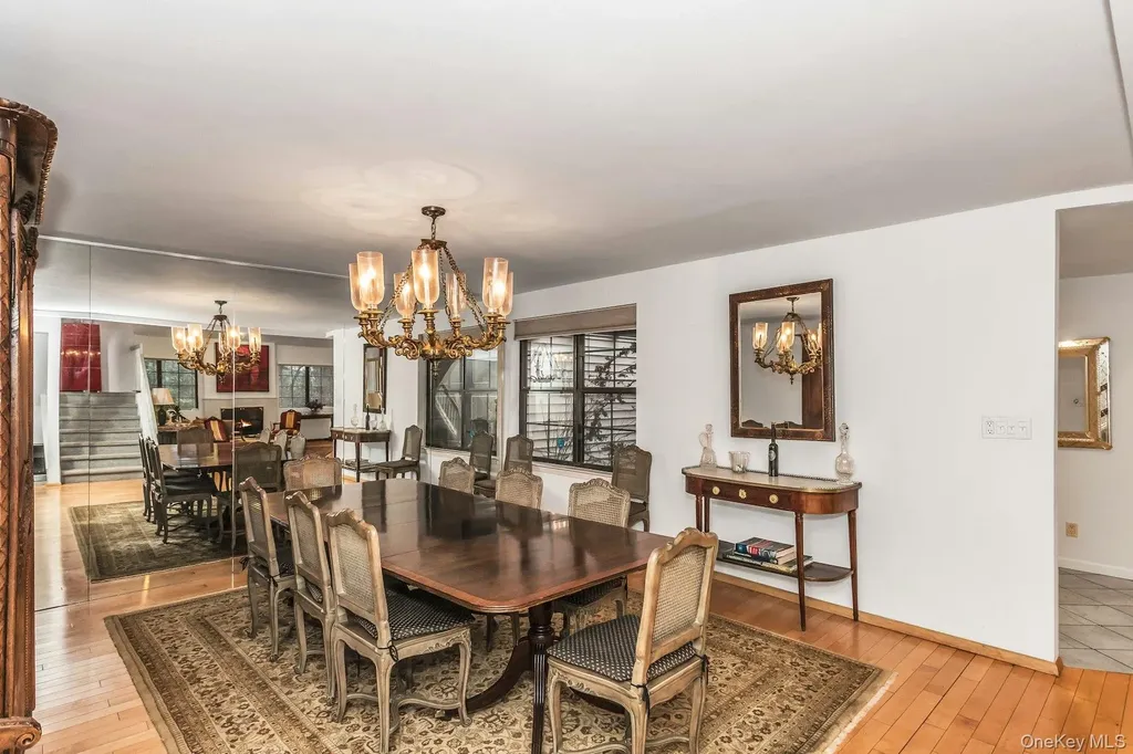 232 Linnet Court Manhasset NY 11030