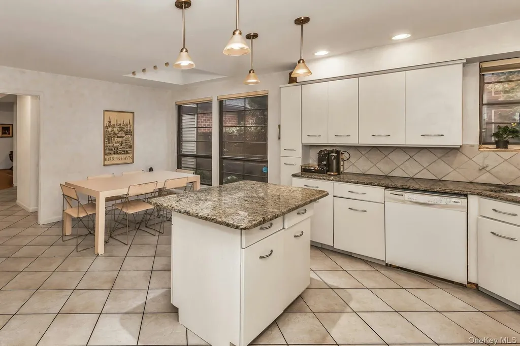 232 Linnet Court Manhasset NY 11030