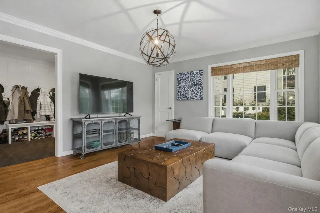 38 Hewlett Lane Port Washington NY 11050