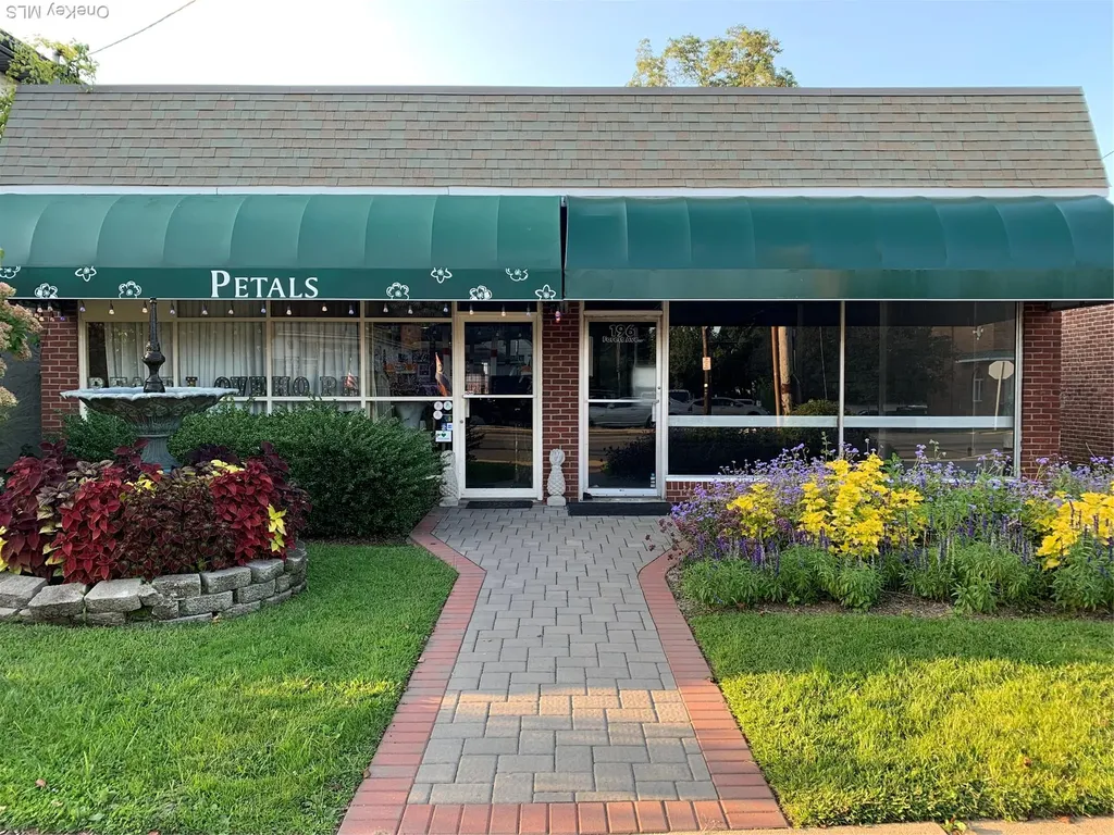 196 Forest Avenue Locust Valley NY 11560