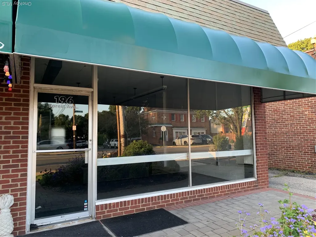 196 Forest Avenue Locust Valley NY 11560
