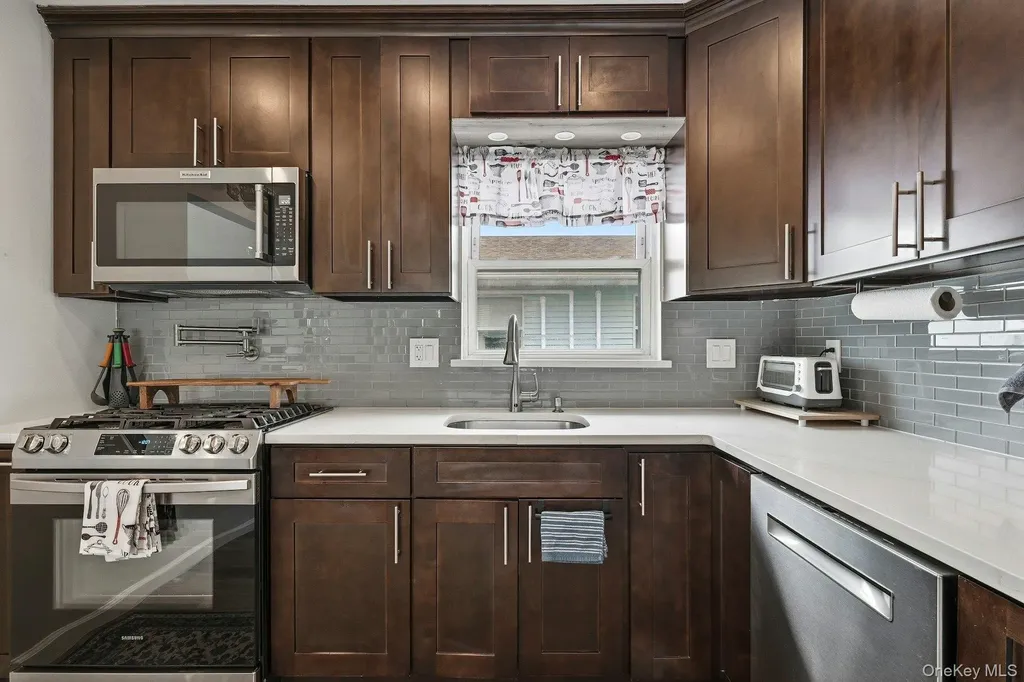 251 Arthur Street Freeport NY 11520