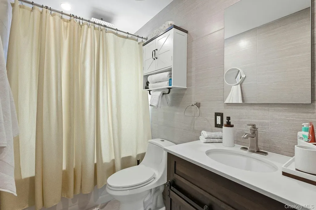 251 Arthur Street Freeport NY 11520