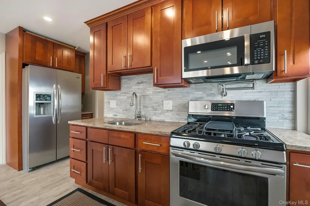 251 Arthur Street Freeport NY 11520