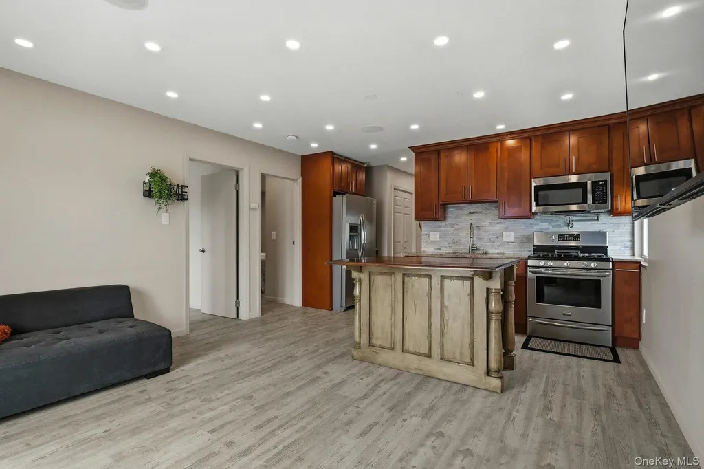 251 Arthur Street Freeport NY 11520