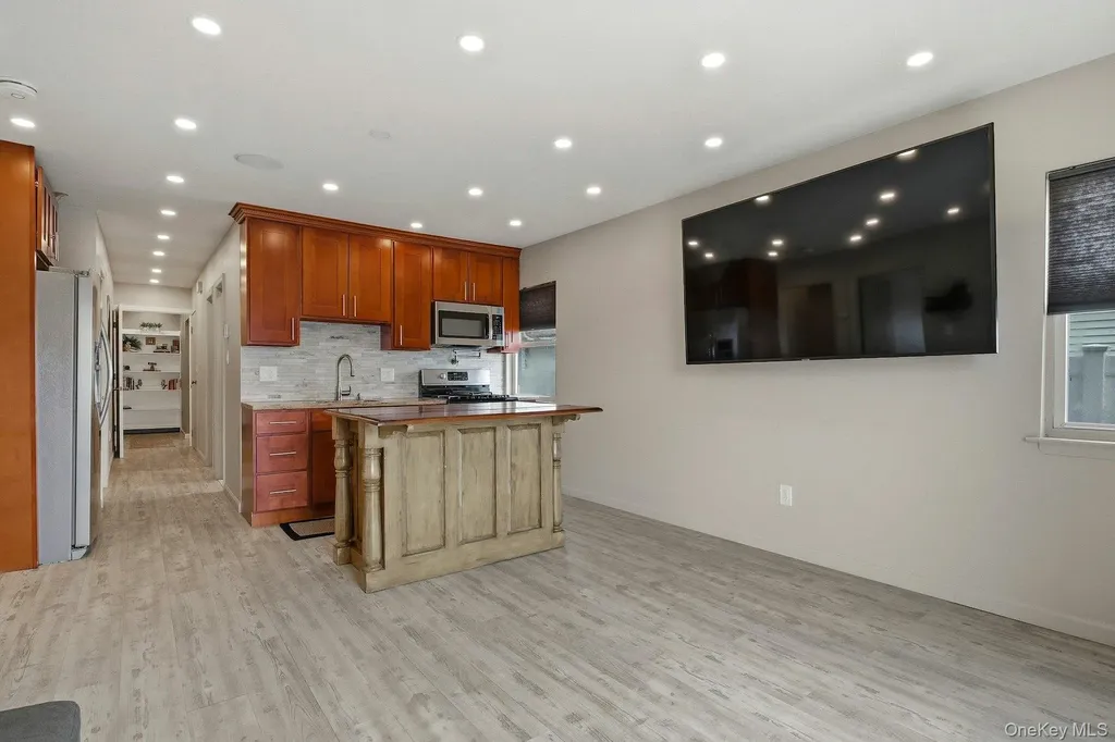 251 Arthur Street Freeport NY 11520