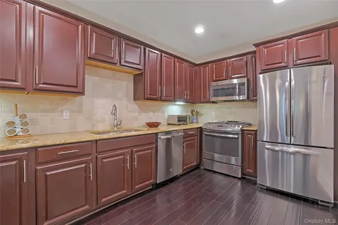 506 Trump Park Shrub Oak NY 10588