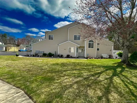 142 Farm House Court Manorville NY 11949
