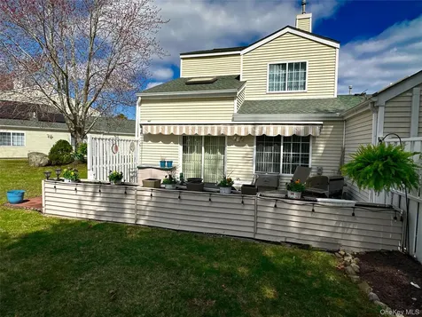142 Farm House Court Manorville NY 11949