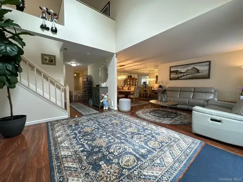 142 Farm House Court Manorville NY 11949