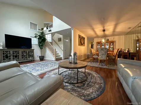 142 Farm House Court Manorville NY 11949