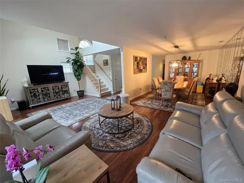 142 Farm House Court Manorville NY 11949