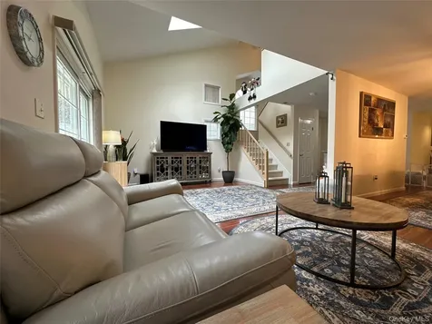 142 Farm House Court Manorville NY 11949