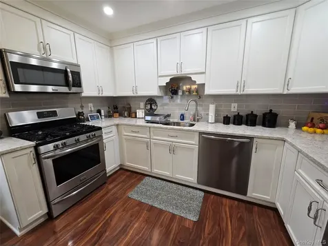 142 Farm House Court Manorville NY 11949