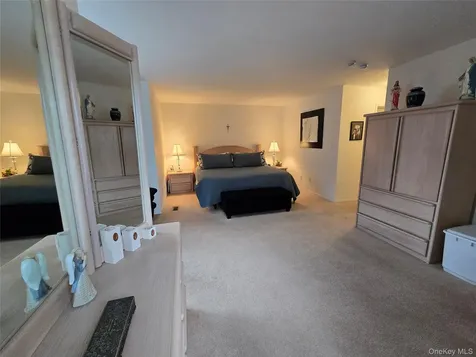 142 Farm House Court Manorville NY 11949