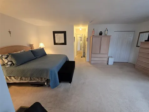 142 Farm House Court Manorville NY 11949