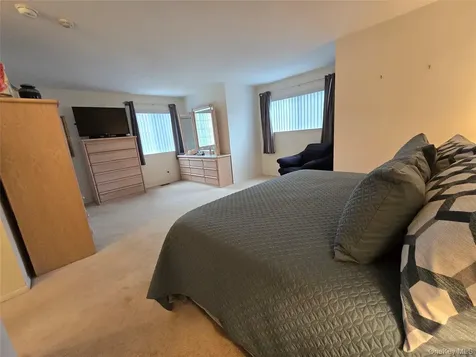 142 Farm House Court Manorville NY 11949