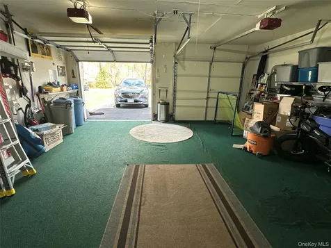 142 Farm House Court Manorville NY 11949