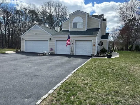 142 Farm House Court Manorville NY 11949