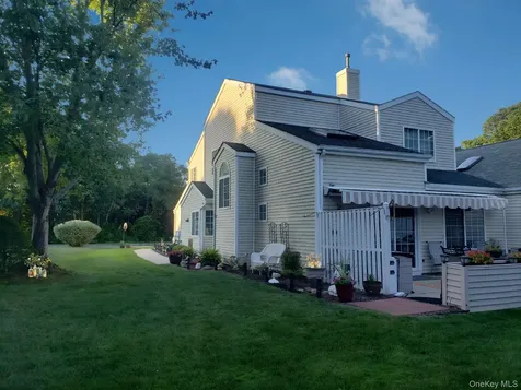 142 Farm House Court Manorville NY 11949