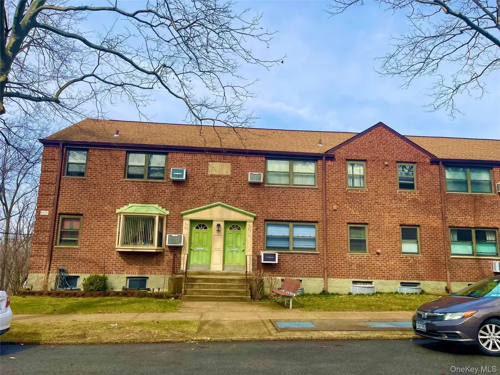 57-65 246 Crescent Douglaston NY 11362