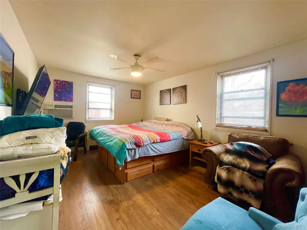 57-65 246 Crescent Douglaston NY 11362