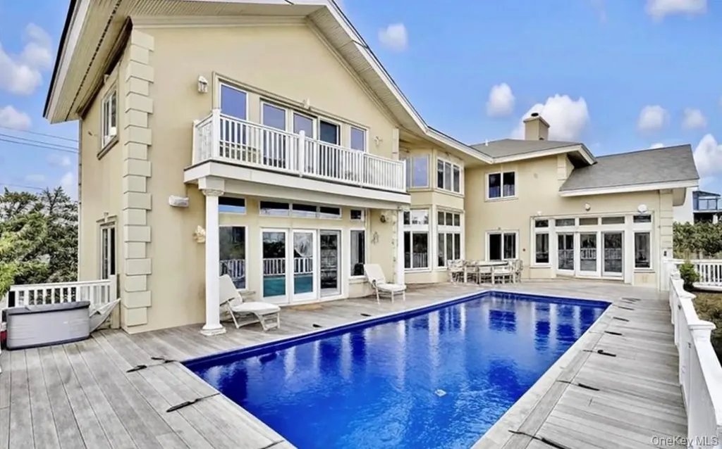 605 Dune Road Westhampton NY 11977