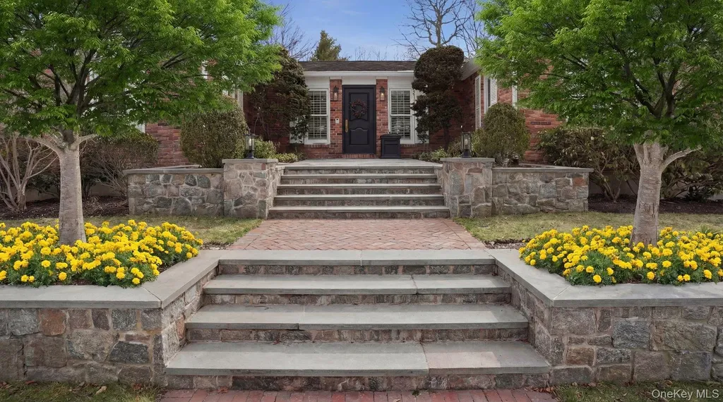 16 Daniel Lane Dix Hills NY 11746