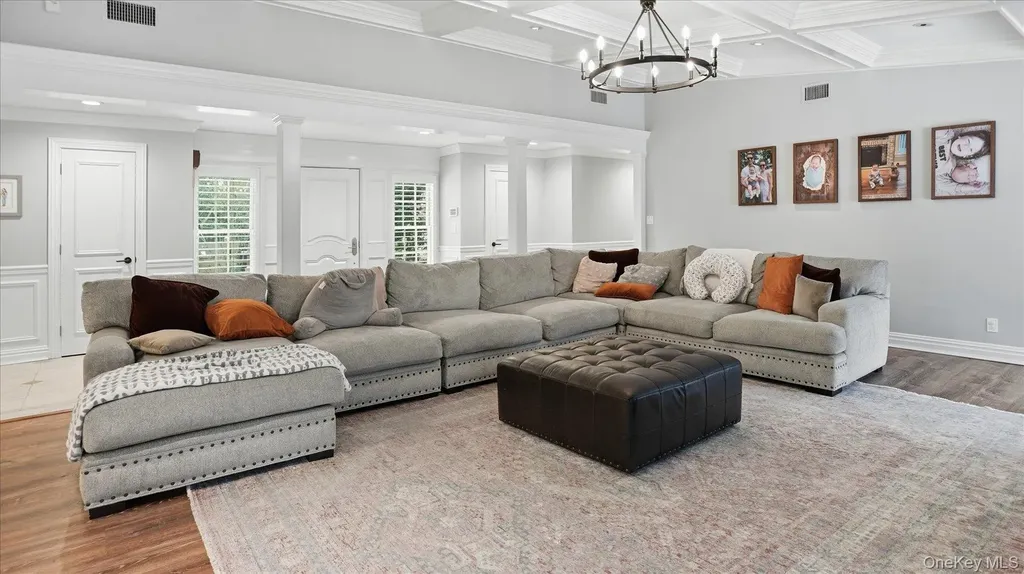 16 Daniel Lane Dix Hills NY 11746