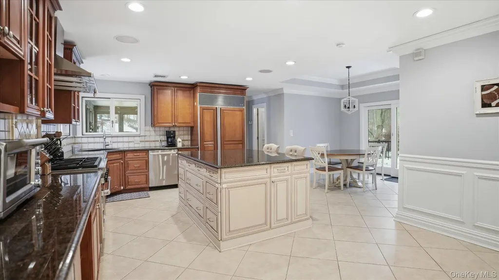 16 Daniel Lane Dix Hills NY 11746