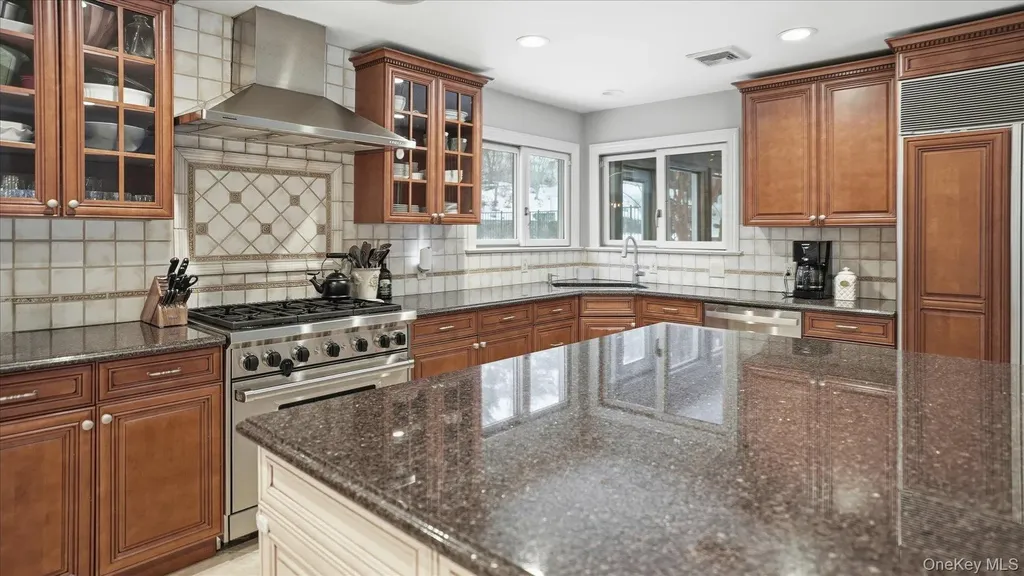 16 Daniel Lane Dix Hills NY 11746