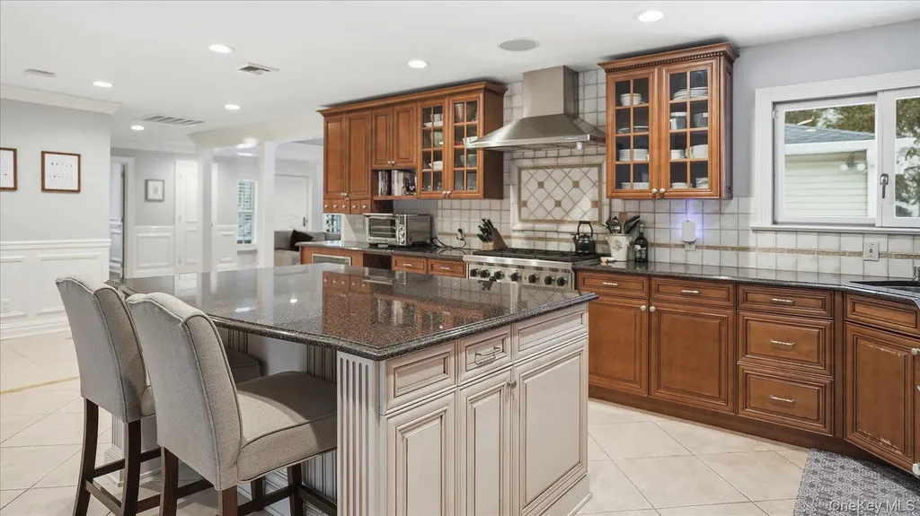 16 Daniel Lane Dix Hills NY 11746